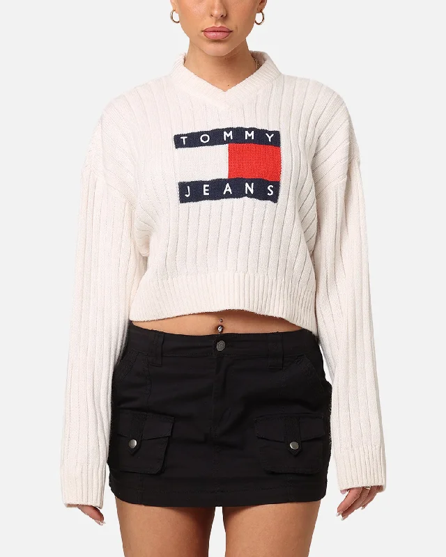 Tommy Jeans Women's TJW V-Neck Center Flag Sweater Ancient White Silk Blend Satin Velvet